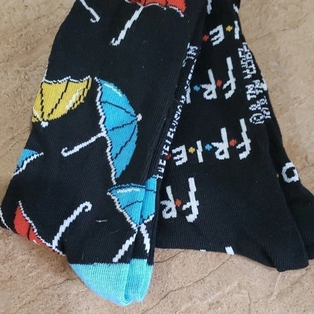 𝅺Friends Television Sitcom Novelty Socks 2 Pair F.R.I.E.N.D.S Umbrella New